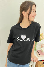 Lade das Bild in den Galerie-Viewer, AVA LOVES YOU T-SHIRT DARK
