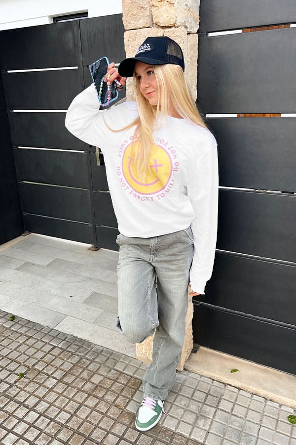 SMILEY EYES SWEATER