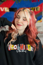 Lade das Bild in den Galerie-Viewer, „Vloghütte“ Hoodie
